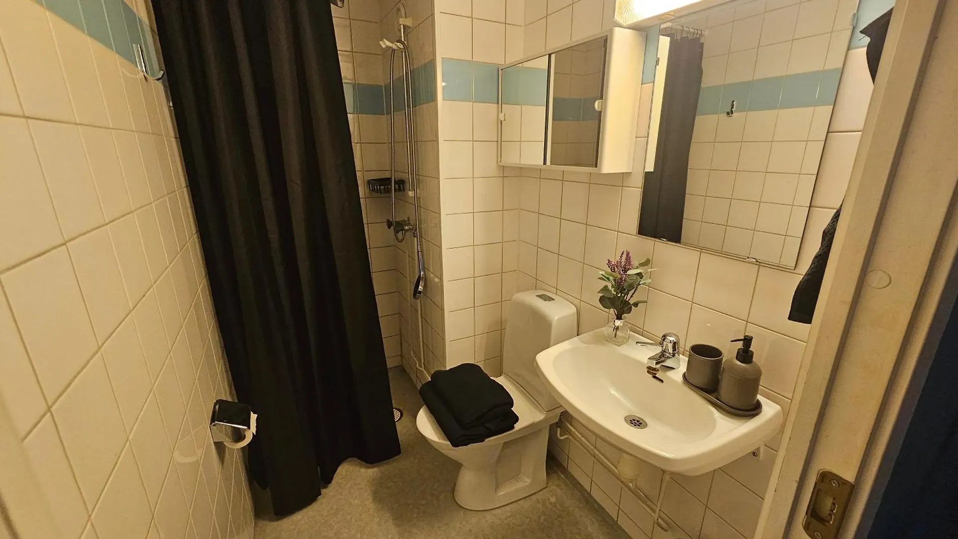 Quarto em Acomodações Particulares Central Room With Private Entrance And Ensuite Bathroom Estocolmo